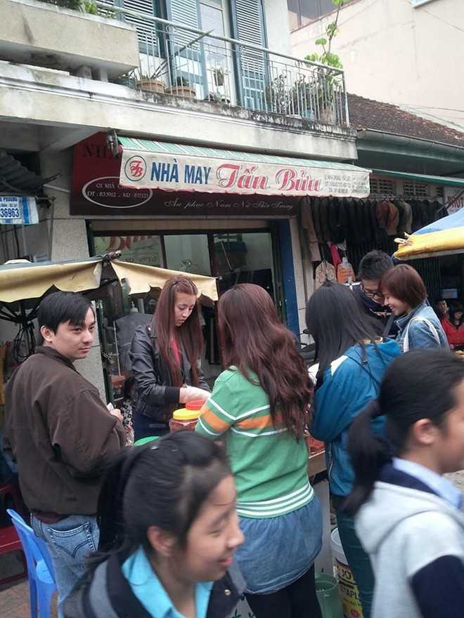 hot girl bánh tráng trộn