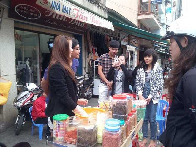 hot girl bánh tráng trộn