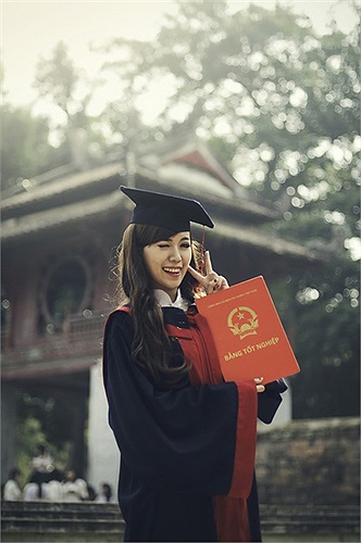 Được biết, Mai Thỏ vừa tốt nghiệp khoa Tiếng Anh - Đại học Hà Nội. 