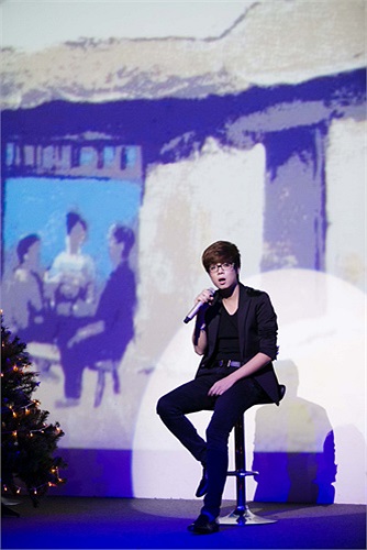 Bùi Anh Tuấn có trong tay 2 giải thưởng giá trị là Top 12 Tiếng ca học đường 2010 và Giải nhất Ngôi sao tiếng hát truyền hình 2011 nhưng sự nghiệp của chàng trai 22 tuổi tràn ngập hào quang sau bài dự thi 'Nơi tình yêu bắt đầu' tại vòng Giấu mặt của Giọng hát Việt mùa 1.