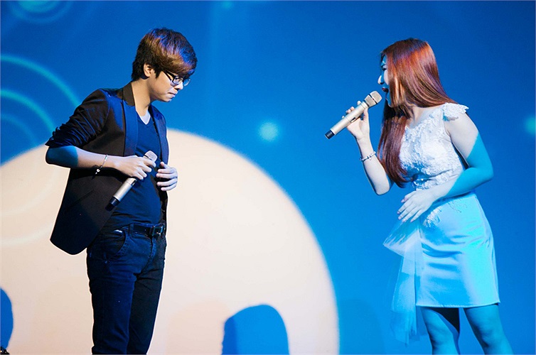 Mới đây, Hương Tràm kể lại cô và Bùi Anh Tuấn từng có thời gian mặn nồng khi tham gia The Voice mùa đầu và ca khúc I will always love you mà cô thể hiện trong đêm mở màn cũng là tâm trạng của cô khi đó dành cho Bùi Anh Tuấn. 