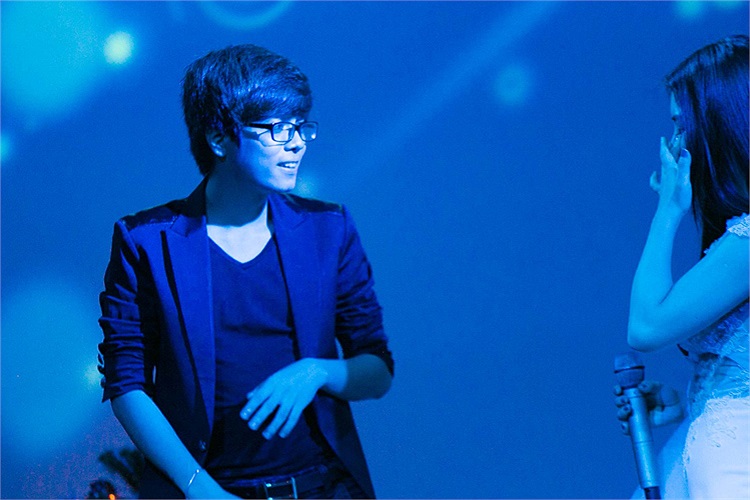 Cả 2 đã trải qua nhiều sóng gió và thăng trầm trong cuộc sống trong quá trình sống và lập nghiệp tại TP.HCM. Hương Tràm bật khóc xúc động khi song ca cùng Bùi Anh Tuấn trong trong ca khúc Xin lỗi anh.