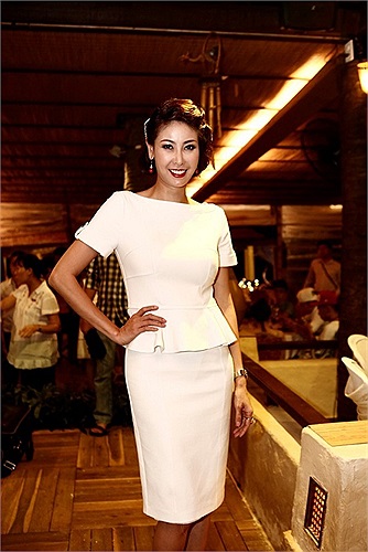 Nhắc tới những người đẹp sinh ra trong gia đình có bề dày văn hóa, kinh tế và chính trị không thể không kể đến Hoa hậu Hà Kiều Anh. 