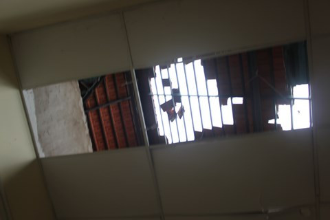 máy bay, tốc ngói, độ cao, TP.HCM.