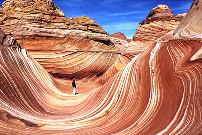 Các đường lượn sóng có những màu sắc khác nhau được gọi là Liesegang Bands. 