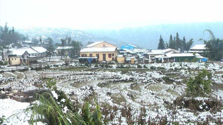 Xã Ý Tý tuyết vẫn chưa tan hết