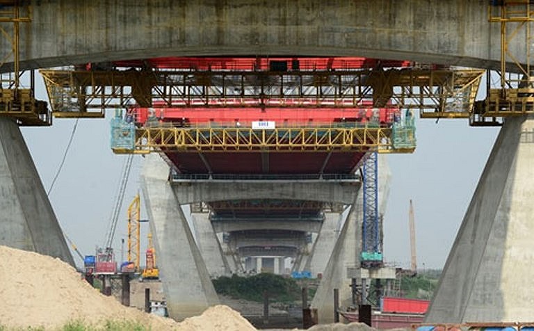 Mặt cắt ngang cầu Nhật Tân là 33,2m theo quy mô cầu thiết kế vĩnh cửu. 