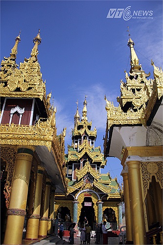 Năm 1779, Vua Singu Min cho đúc và dâng nhà chùa một quả chuông, gọi là chuông Maha Gandha (âm thanh tuyệt diệu) nhưng dân gian hay gọi là chuông Singu Min.