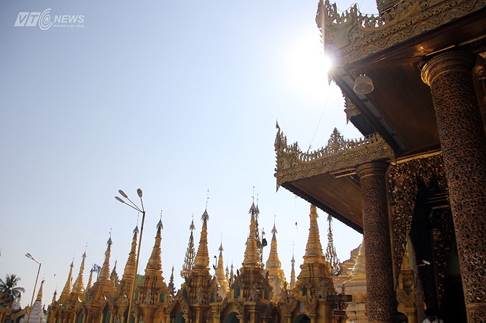 Người Myanma liền đề nghị để họ giúp tìm với điều kiện họ được đem quả chuông trở về chùa. Tưởng người Myanma không vớt nổi, quân Anh đồng ý.