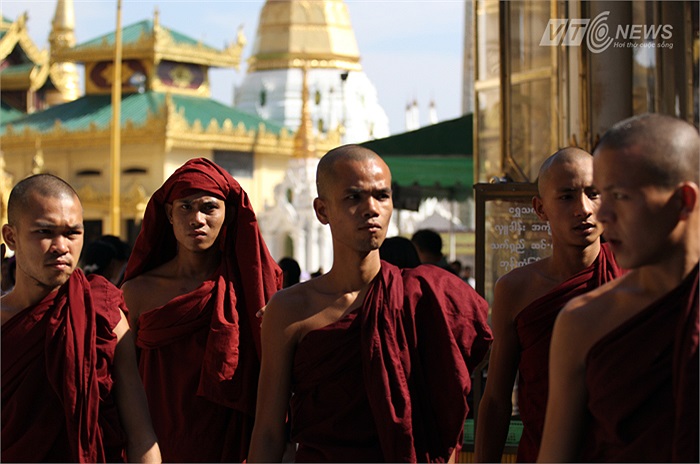 Trong chiến tranh Anh-Miến thứ hai, quân Anh lại chiếm đóng chùa và lần chiếm đóng này kéo dài tới 77 năm, đến tận năm 1929. Mặc dù vậy, người dân và tín đồ vẫn được vào chùa hành lễ.