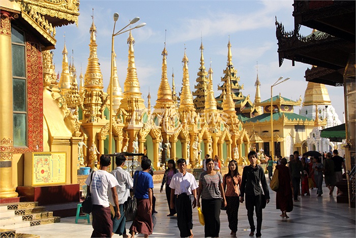 Chùa từ lâu trở thành nơi hành hương của các tín đồ Phật giáo Myanma. Khi vào chùa phải cởi giày dép. Người Myanma thường đi vòng quanh tháp theo chiều quay của kim đồng hồ.