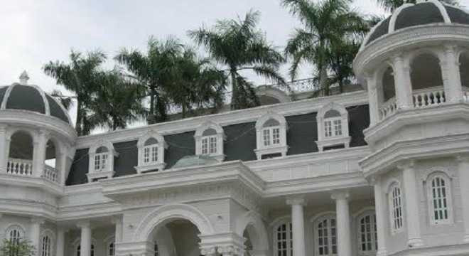 » Năm rồng: Đại gia và nợ nần không thể che giấu