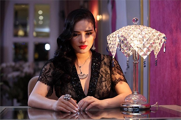 Lý Nhã Kỳ chững chạc hơn tuổi rất nhiều.