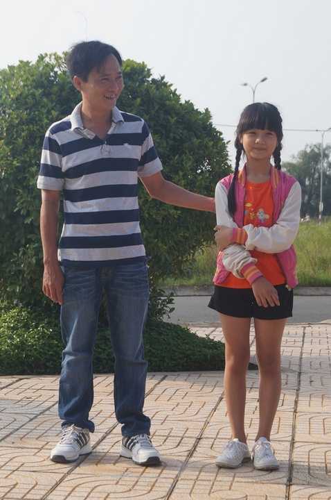 Cha con hợp sức
