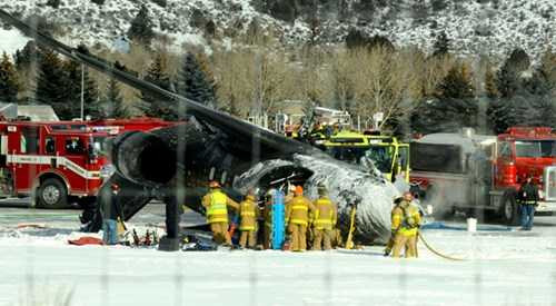 Máy bay tư nhân Mỹ bốc cháy trên đường băng