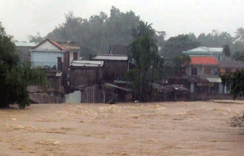Lũ, mưa, miền Trung, bão, chìm trong nước, nhà sập, hư hại