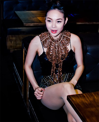 Không còn là một bé Heo mũm mĩn ngày nào nữa, thay vào đó là Nữ hoàng bước nhảy hoàn vũ Minh Hằng xinh đẹp và gợi cảm. 