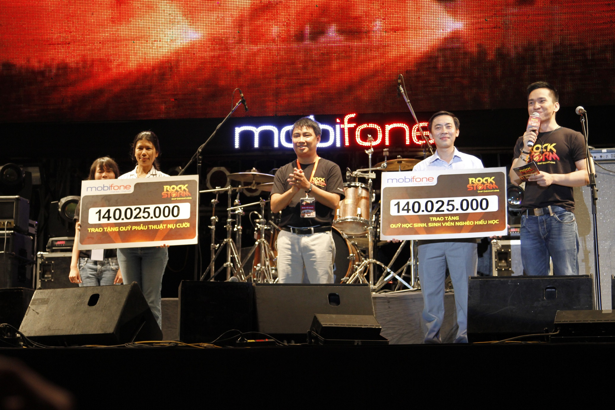 MOBIFONE ROCKSTORM 2013 BÙNG NỔ ĐẤT TÂY ĐÔ