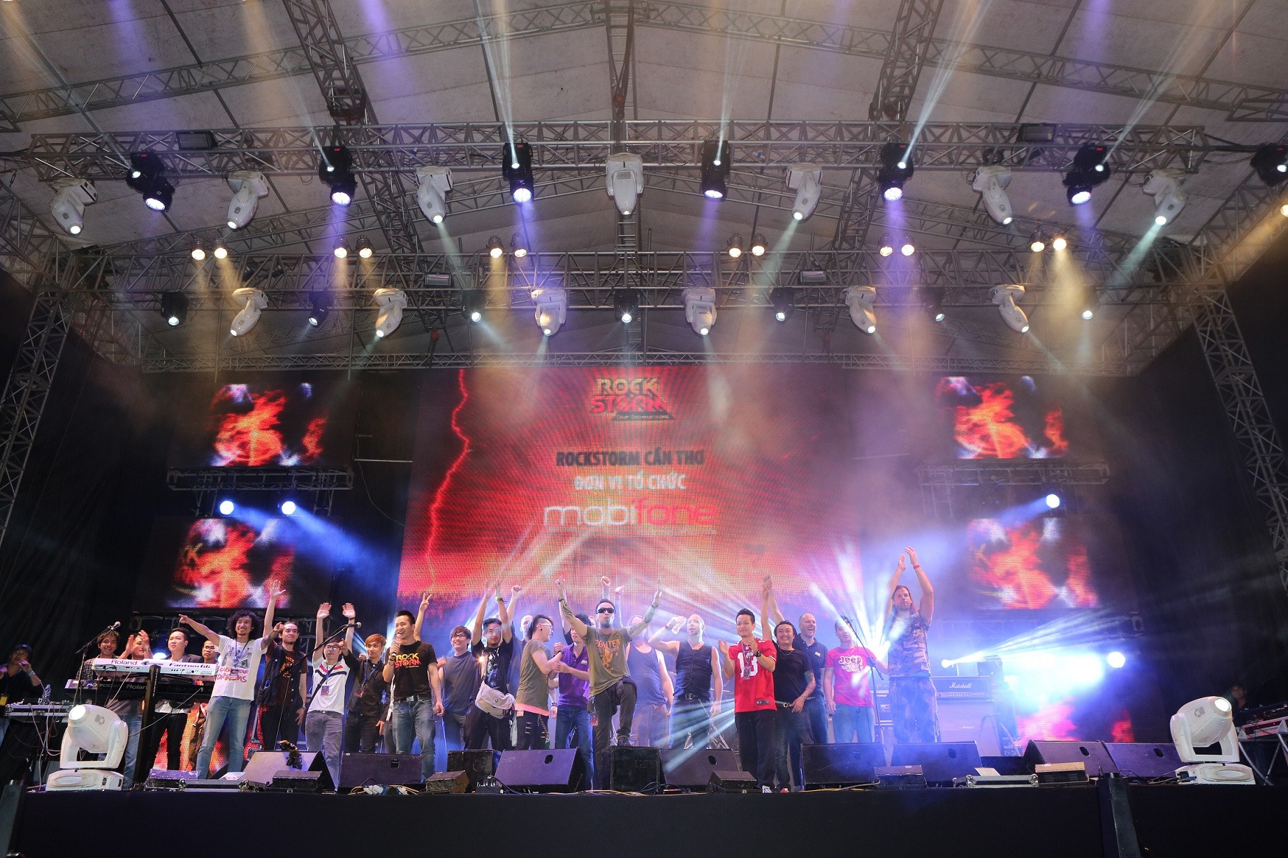 MOBIFONE ROCKSTORM 2013 BÙNG NỔ ĐẤT TÂY ĐÔ