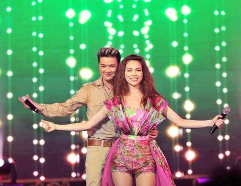 Mr Đàm làm MC đêm trao giải Ngôi sao của năm 2013