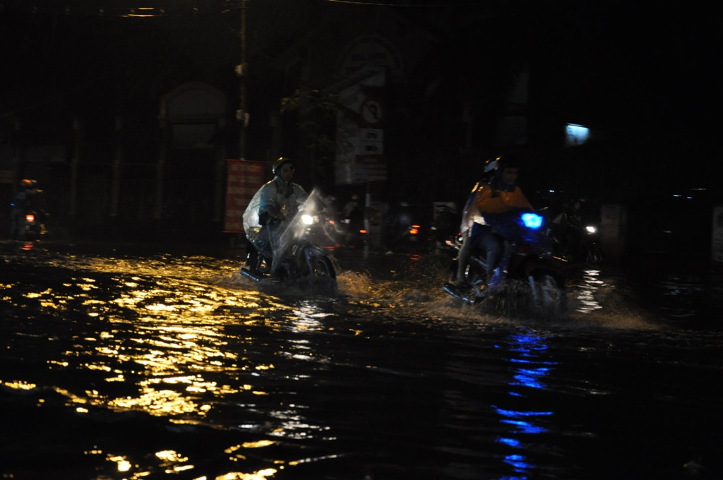 TP.HCM, mưa trái mùa, ngập nặng, trung tâm khí tượng thủy văn, Nam Bộ, sông