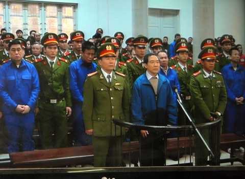 Bị cáo Dương Chí Dũng vừa bị tòa tuyên án tử hình trong vụ tham ô ở Vinalines. (Ảnh: VNN)