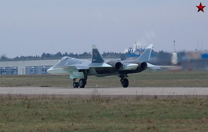 Ngày 20/11, nguyên mẫu thứ 5 của dòng tiêm kích thế hệ thứ 5 Sukhoi T50 đã thực hiện thành công chuyến bay thử nghiệm đầu tiên 