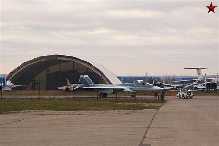 Giám đốc thiết kế công ty Sukhoi Alexandr Davydenko cho biết chương trình thử nghiệm sơ bộ tại nhà máy đối với chiến đấu cơ tiềm năng T-50 sẽ hoàn tất trong năm nay 