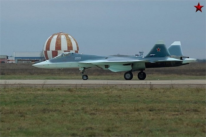 Cũng theo ông, đầu năm 2014, Sukhoi T-50 sẽ được chuyển sang kiểm tra cấp nhà nước và giai đoạn đầu tiên sẽ hoàn thành vào năm 2015