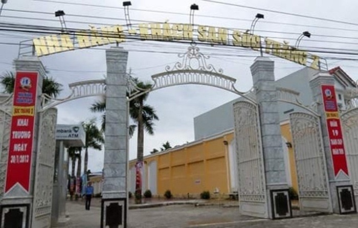 Sau khi chủ nhân vỡ nợ, ngôi biệt thự này đã được 'biến' thành nhà hàng, khách sạn.