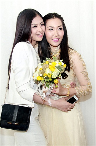 Ngọc Hân và Thùy Trang thân thiết từ khi cùng nhau tham gia Hoa hậu Việt Nam 2010, trong đó Ngọc Hân đăng quang vương miện, còn Thùy Trang đoạt Á hậu 2.