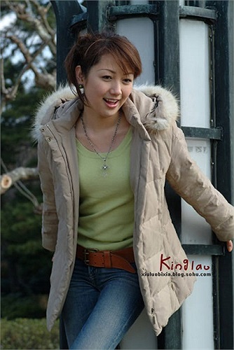 Dương thể hiện khả năng tự lập từ bé, trong thời gian du học, cô đã đi làm thêm để kiếm tiền