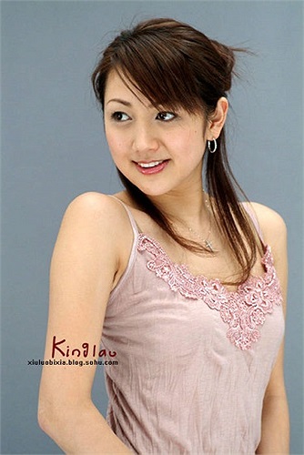 Năm 2007, cô tiếp quản cổ phiếu của cha