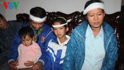  Anh Lai đoàn tụ cùng vợ con