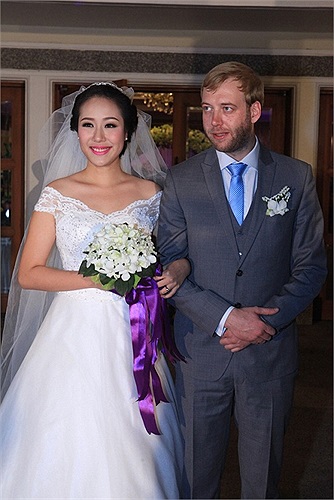 Đám cưới của Hoa hậu Thế giới người Việt Ngô Phương Lan và chồng Tây đã diễn ra vô cùng ấm cúng, cô dâu ngập tràn hạnh phúc.