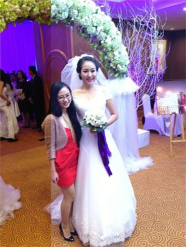 Lan và Loz xin chân thành cảm ơn những lời chúc mừng của tất cả mọi người. Đây sẽ là một ngày vô cùng đặc biệt trong cuộc đời của chúng tôi, và cảm ơn tất cả mọi người đã tôn trọng mong muốn của 2 gia đình là tổ chức tiệc nhỏ ấm cúng và riêng tư. 