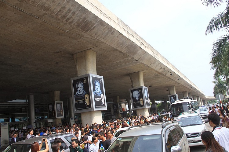 Việc bị fan 'bao vây' ở sân bay chứng tỏ Ngô Trác Hy sở hữu lượng fan khá đông đảo ở Việt Nam.
