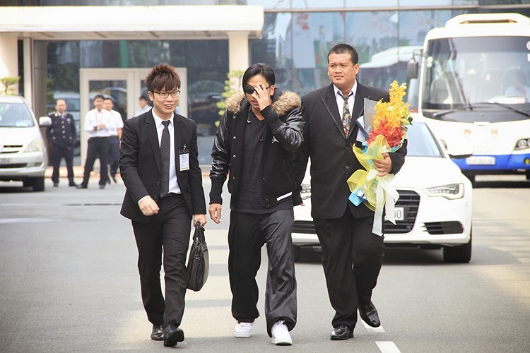 Ngô Trác Hy sinh ngày 2/9, tên tiếng Anh là Ron Ng, anh là một ca sỹ, diễn viên Hồng Kông. 