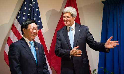 Phó Thủ tướng, Bộ trưởng Ngoại giao Phạm Bình Minh gặp Ngoại trưởng John Kerry bên lề hội nghị ASEAN ở Brunei hồi tháng 7. Ảnh: Bộ Ngoại giao Mỹ