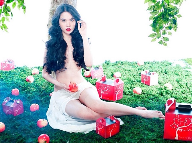 Mỗi mùa Noel về, mỹ nhân Việt lại nô nức thực hiện những bộ ảnh đậm không khí giáng sinh.