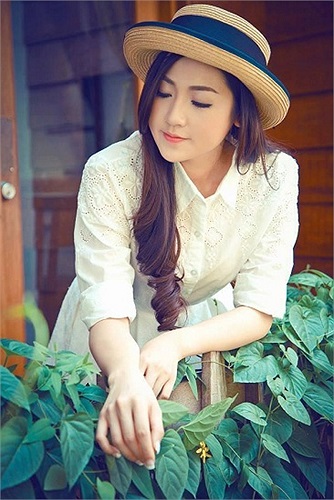 Tú Anh trong veo như một cô nàng tiểu thư.