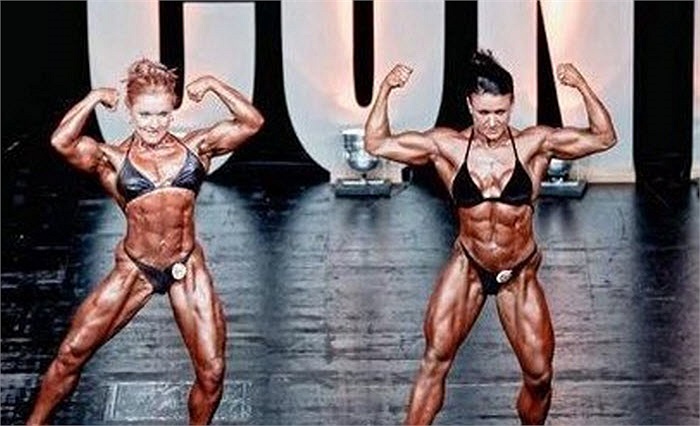 Tại các cuộc thi về hình thể dành cho phái nữ.