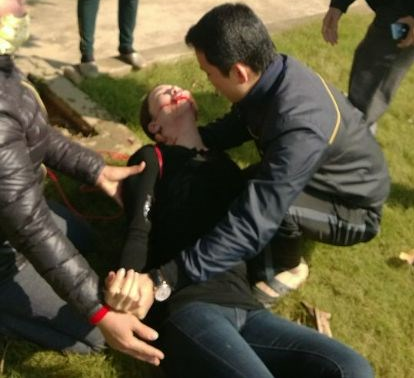  Phạm Thị Ngọc Lan treo cổ tự tử trưa 17/12 trước cổng công ty xi măng VICEM