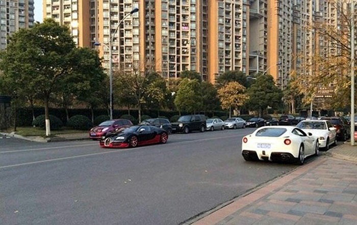 Bị tạm giam 7 ngày, nhưng vừa ra tù được ít lâu, Sun Yang lại gây sốc khi xuất hiện bên cạnh siêu xe Bugatti Veyron Grand Sport Vitesse