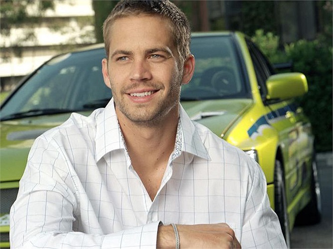 Chiếc xe có màu xanh lá cây với trang trí ấn tượng