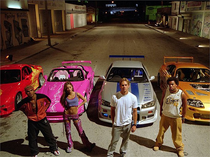 Paul Walker cùng các đồng đội và dàn xe độ trong phim