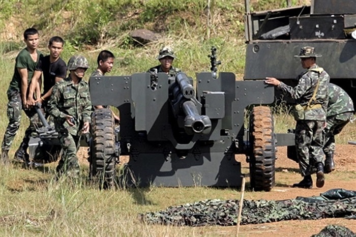 Các binh sỹ Thái Lan lắp súng ở biên giới hai nước gần ngôi đền Preah Vihear ngày 15/10/2008