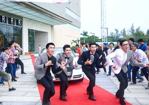 Nhóm 365 bày cách tán tỉnh gái xinh trong MV mới