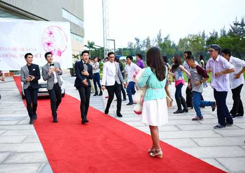 Nhóm 365 bày cách tán tỉnh gái xinh trong MV mới