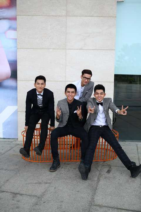 Nhóm 365 bày cách tán tỉnh gái xinh trong MV mới